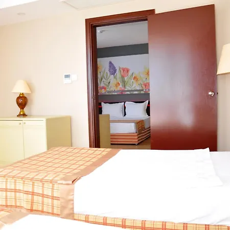 Senza Sunset Hotel